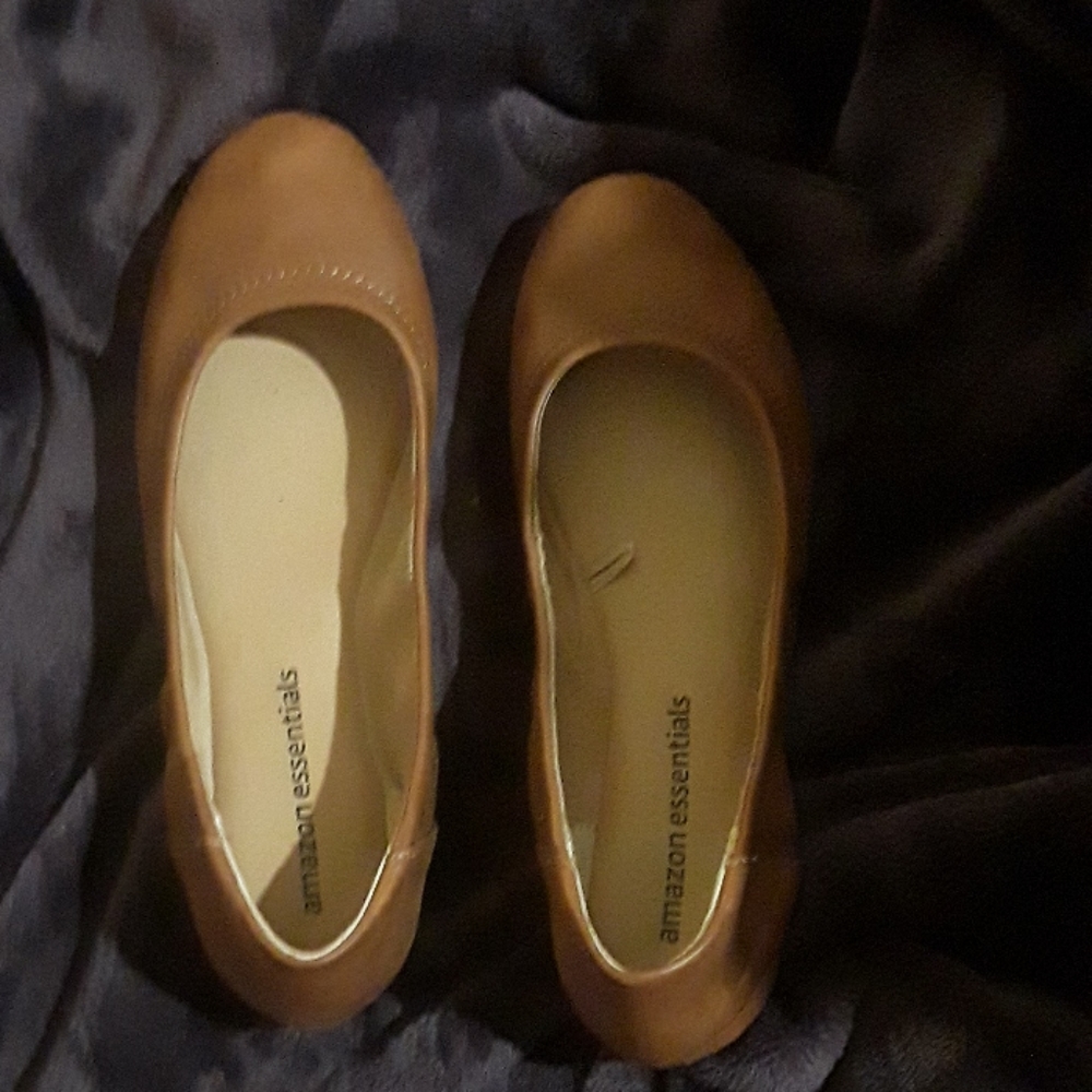 Size 7  flat. Brand new.